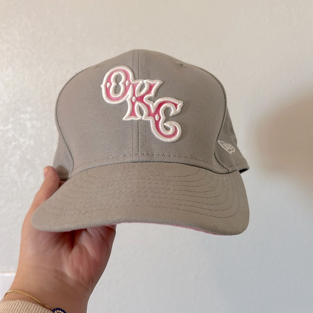 NEW ERA OKC WOMENS PINK GREY 2022 MOTHERS DAY 59FIFTY FITTED HAT